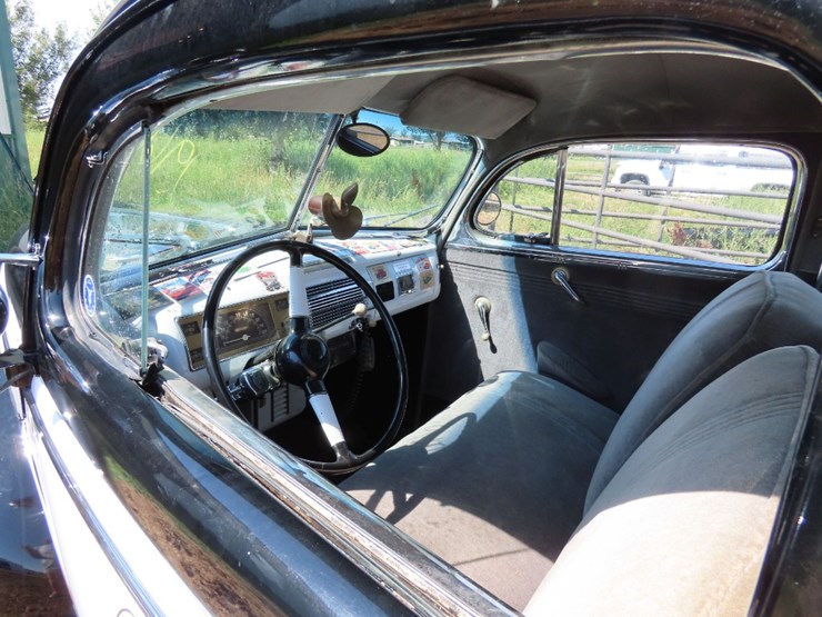 1940-ford-deluxe-cop-car-image-10
