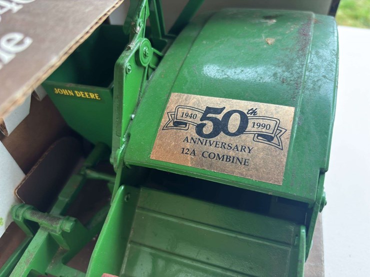 (2)-1/16-john-deere-12a-combine-and-1/32-40-series-tractor-nib-ertl-image-6