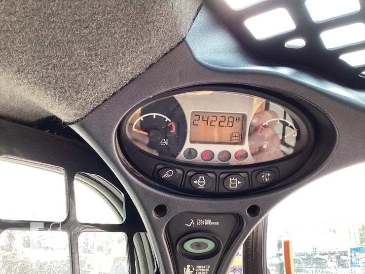 2015-bobcat-t770-image-16