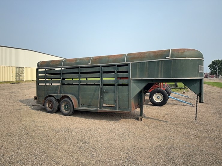 1976-stock-trailer-6’-x-16’-pen-space-+-front-storage,-fifth-wheel,-tandem-axle,-**no-title**-image-4