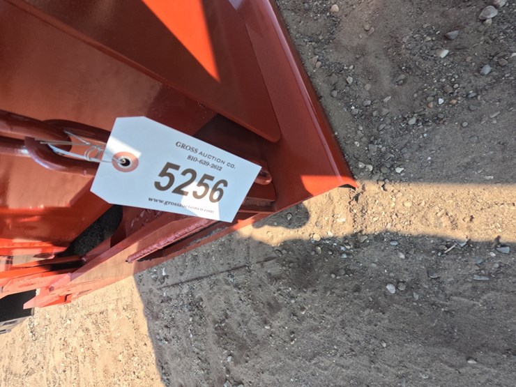 #5256-•-1.5-yard-self-dumping-hopper-image-4