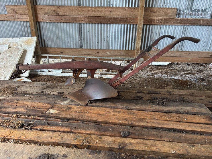 oliver-chilled-plow-works-15”-walking-plow-image-1