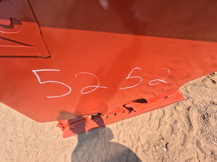 #5252-•-1.5-yard-self-dumping-hopper-image-2