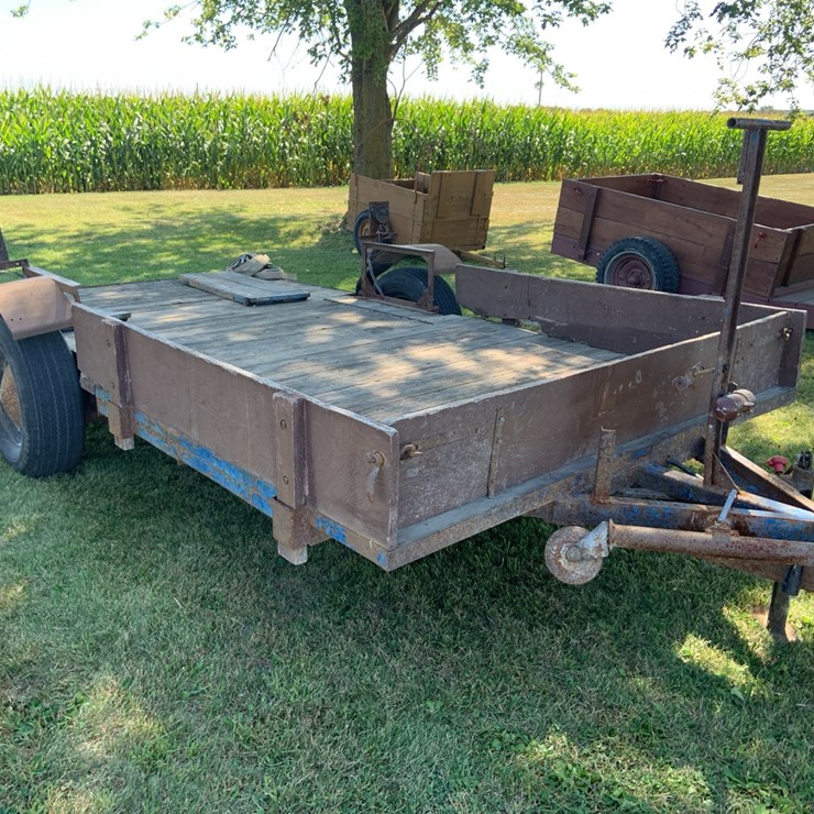 Flat bed implement trailer