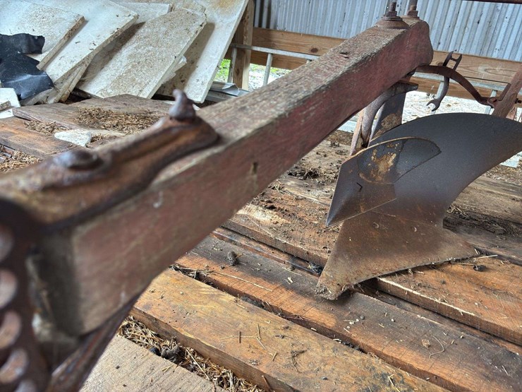 oliver-chilled-plow-works-15”-walking-plow-image-14