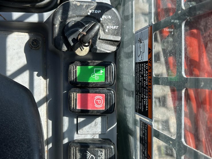 2021-kubota-svl97-2-image-38