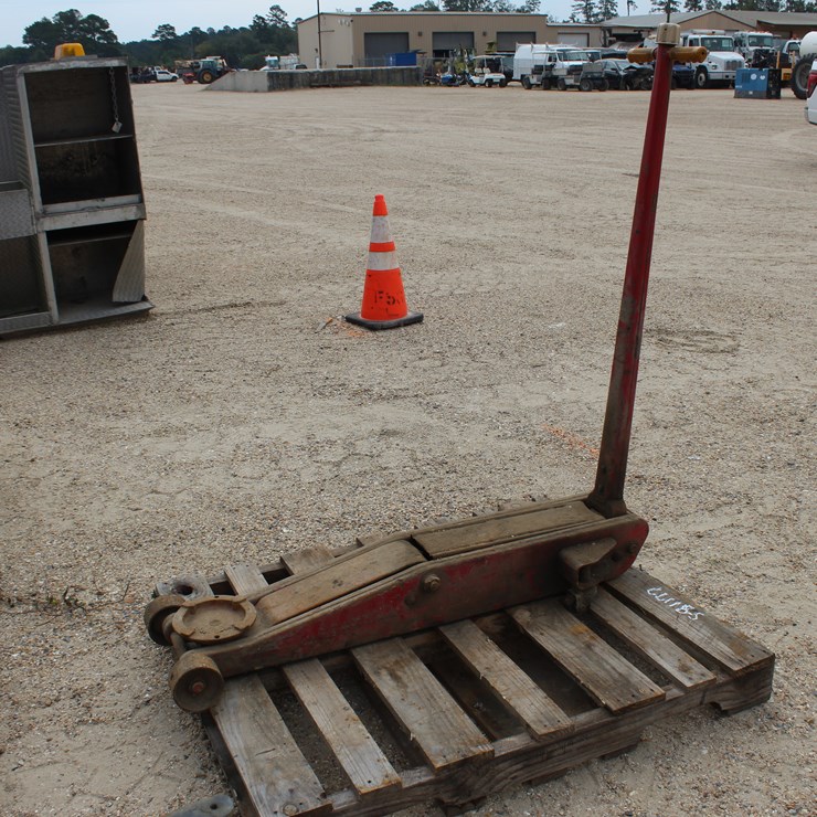 #1669 • SNAP ON 7 TON FLOOR JACK