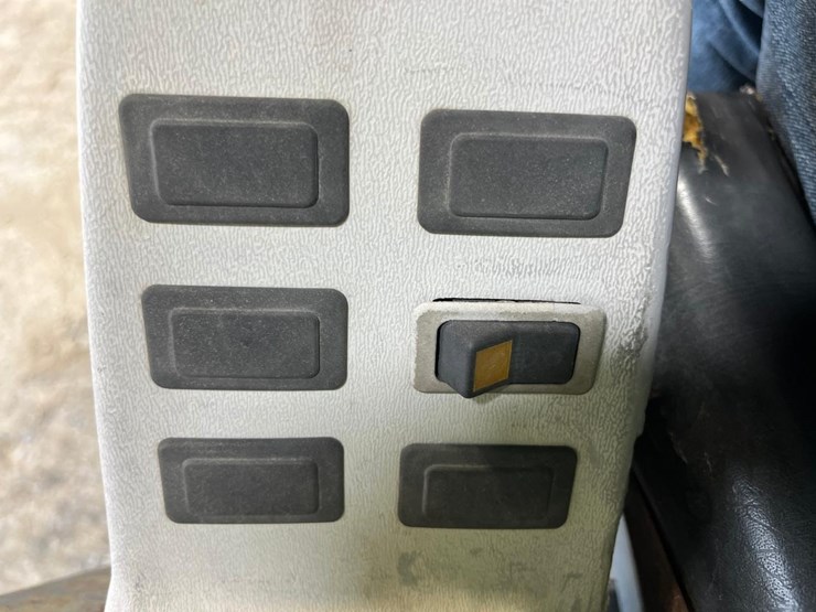 2000-bobcat-331-image-29