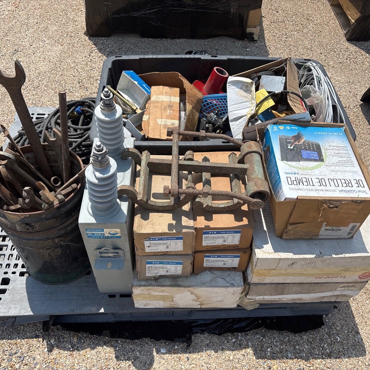 #3481 • MISC LOT OF ELECTRICAL ITEMS