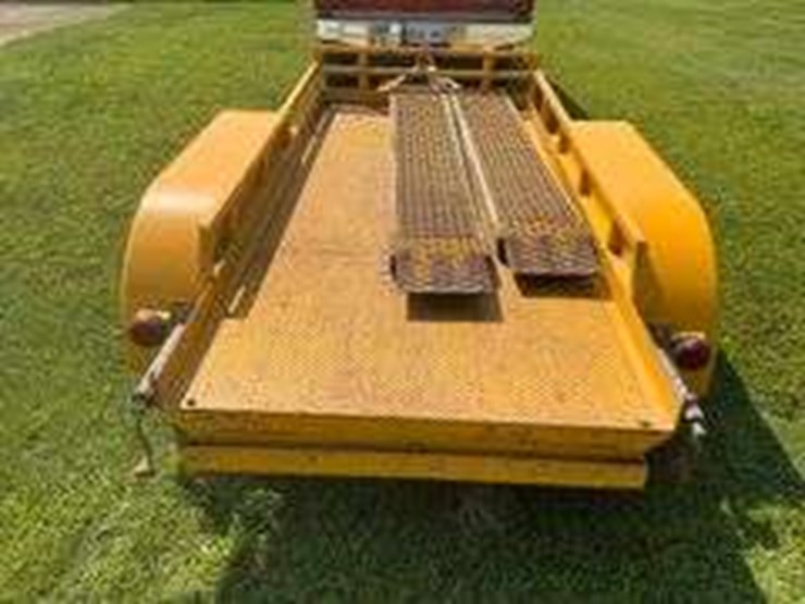 4-1/2-x-10-tandem-trailer,-with-ramp-&-lights-image-4