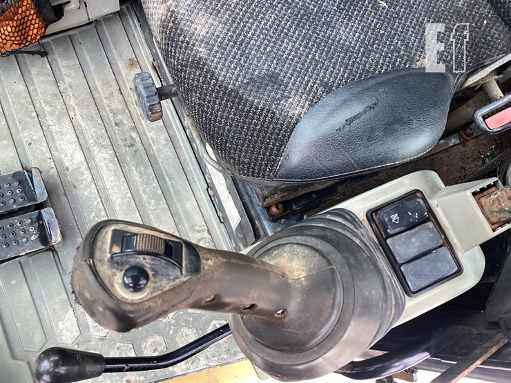 2015-caterpillar-303.5e2-cr-image-22