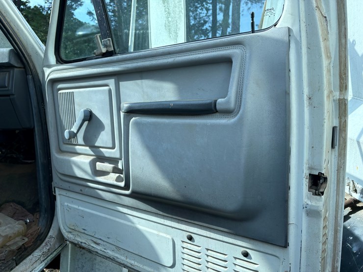 1992-ford-f700-image-35