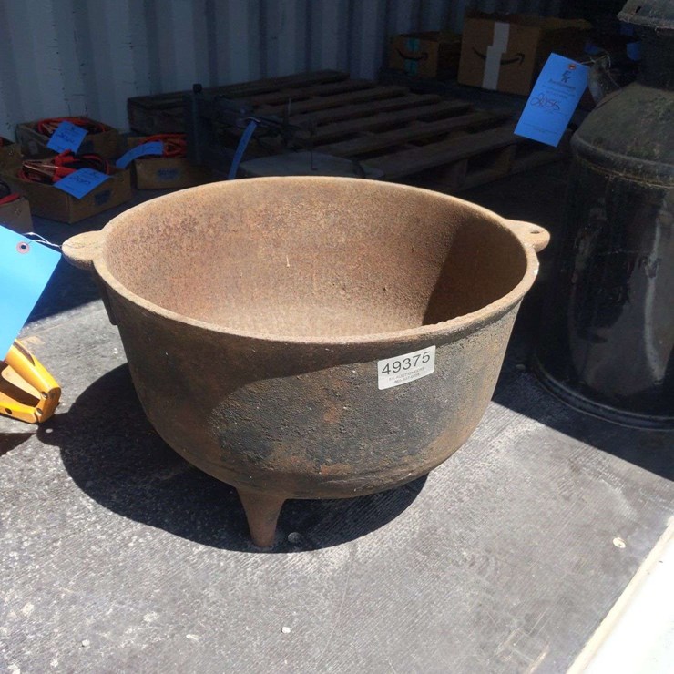 CAST IRON CAULDRON