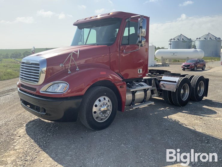 2006-freightliner-columbia-120-image-1