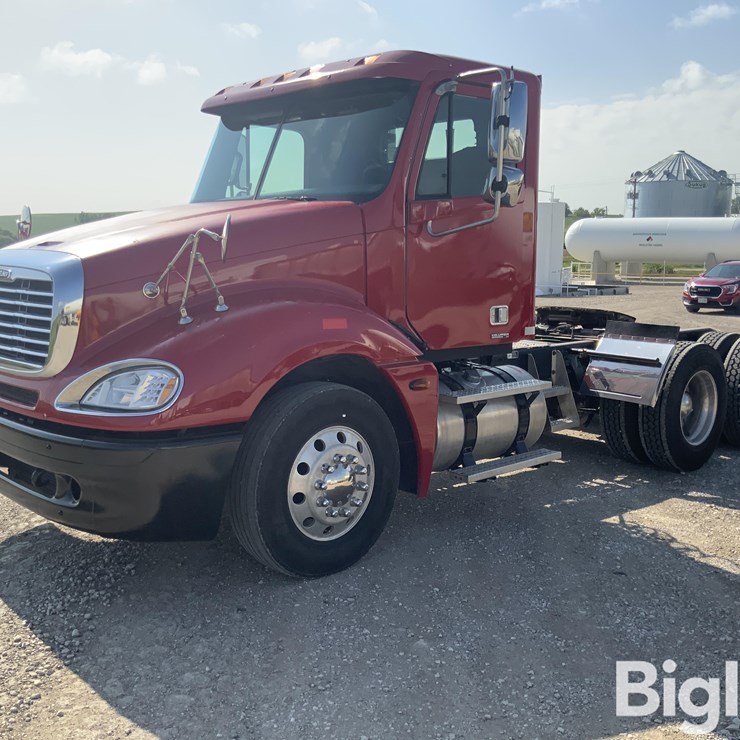 2006 FREIGHTLINER COLUMBIA 120