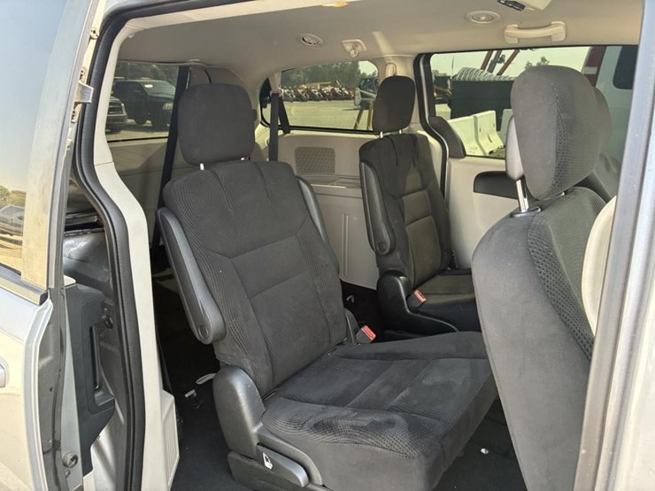 2016-dodge-grand-caravan-image-9