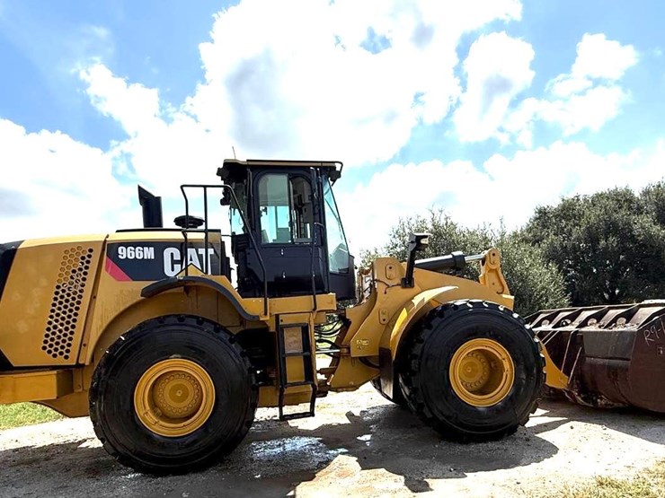 2015-caterpillar-966m-image-12