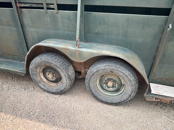 1976-stock-trailer-6’-x-16’-pen-space-+-front-storage,-fifth-wheel,-tandem-axle,-**no-title**-image-8