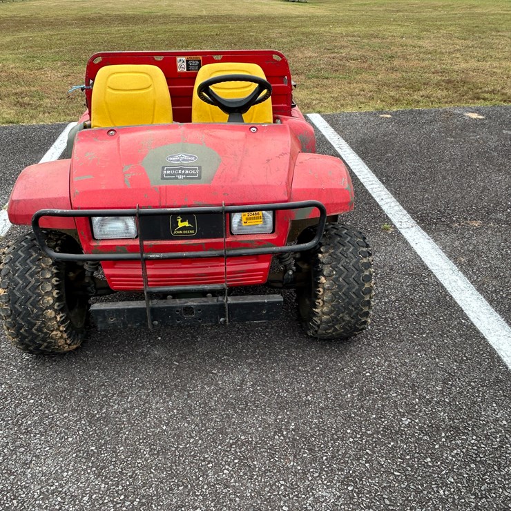 JOHN DEERE GATOR
