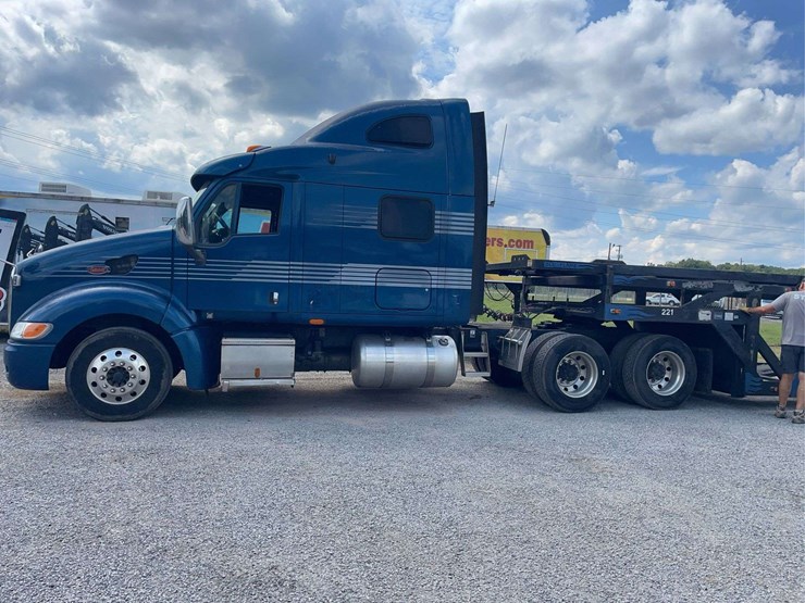 2009-peterbilt-387-image-3