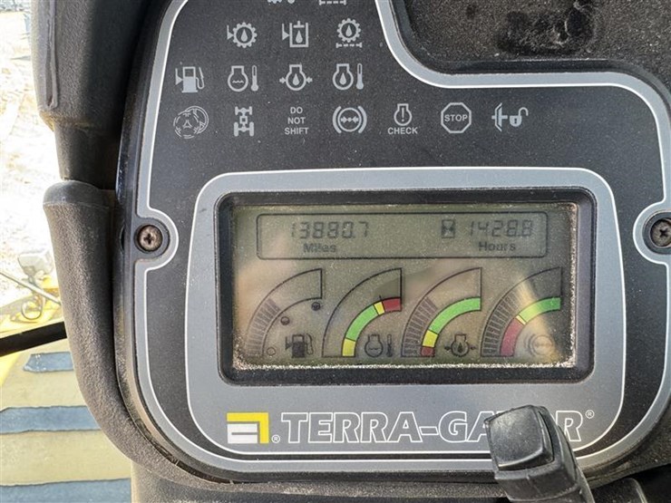 2005-john-deere-70-image-13