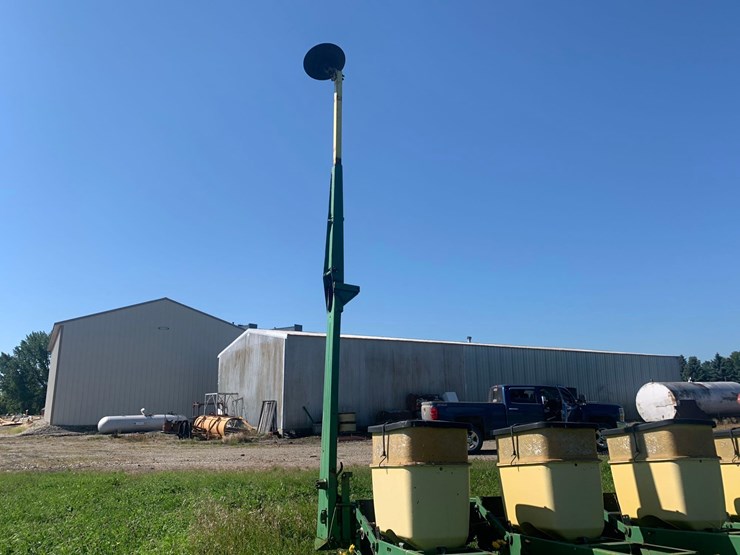 john-deere-7000-corn-planter-image-10