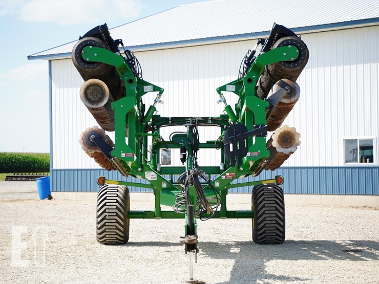 2021-john-deere-2680h-image-2