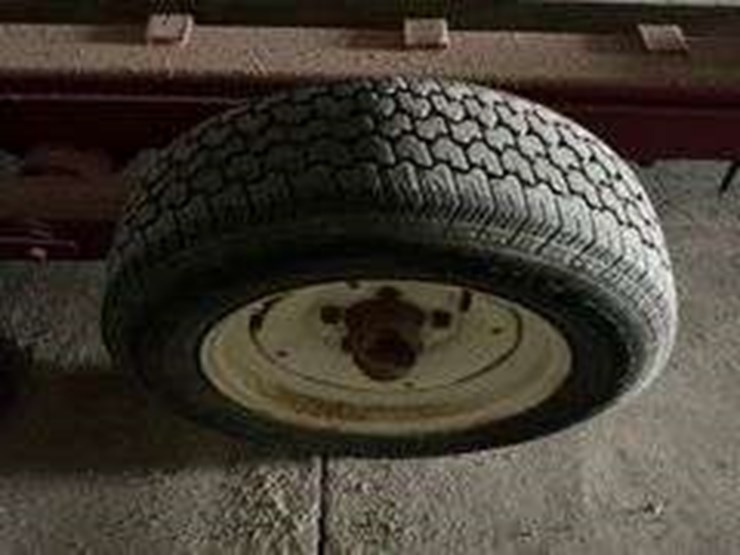 donahue-8’-x-28’-planter-trailer-image-9