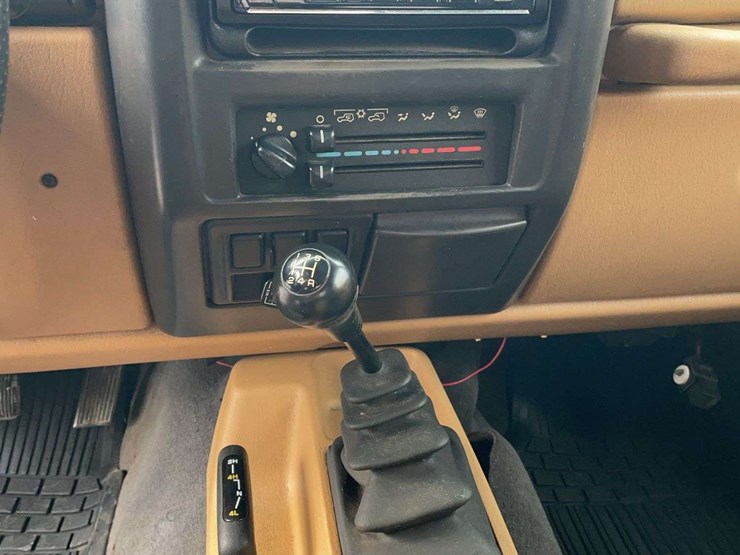 1998-jeep-wrangler-image-25