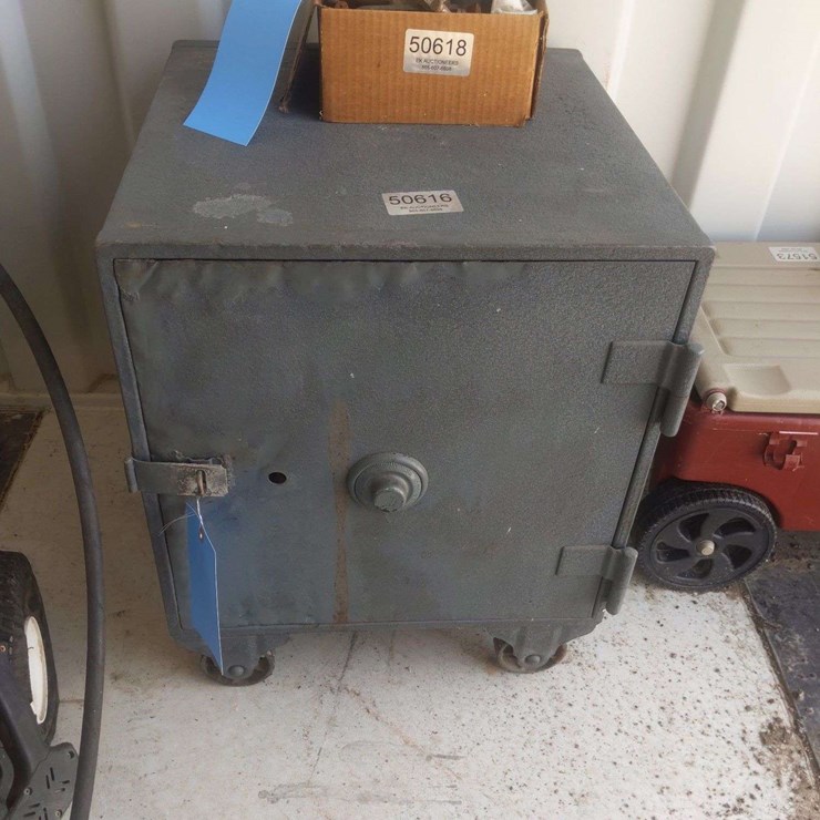 SMALL METAL SAFE