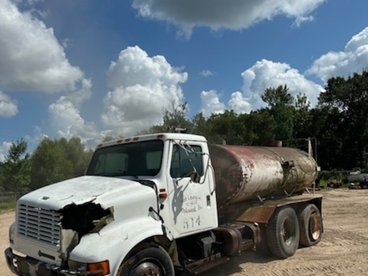 #2216-•-international-water-truck-image-1