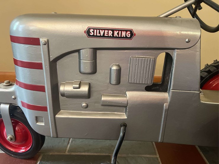 gene-gregory-custom-silver-king-pedal-tractor-image-6