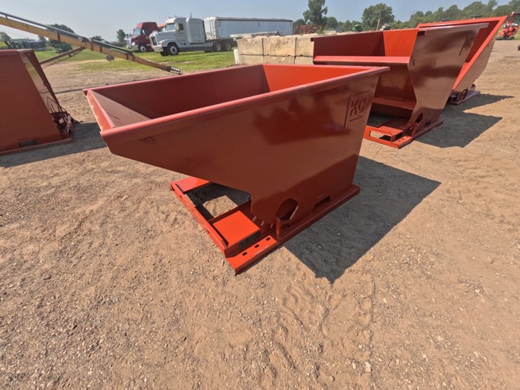 #5254-•-1.5-yard-self-dumping-hopper-image-4