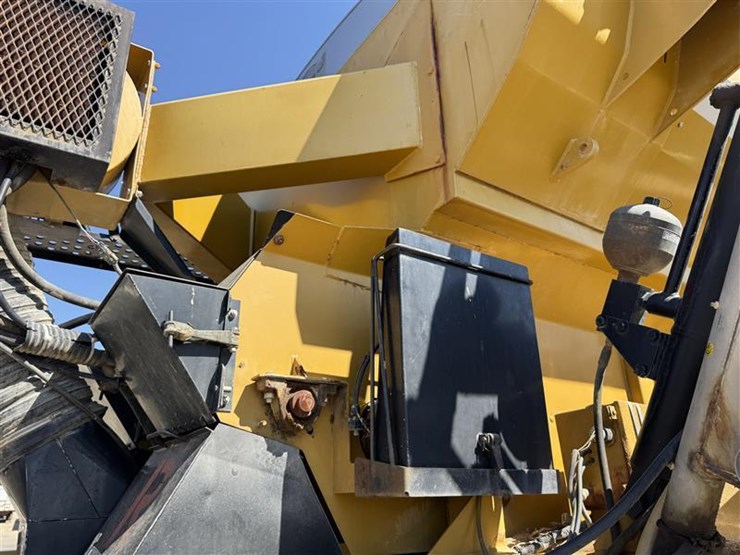 2005-john-deere-70-image-23