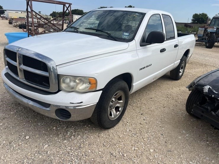 2004-dodge-1500-image-2
