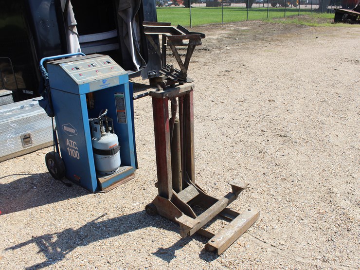 #1653-•-pallet-of-automotive-equipment-image-13