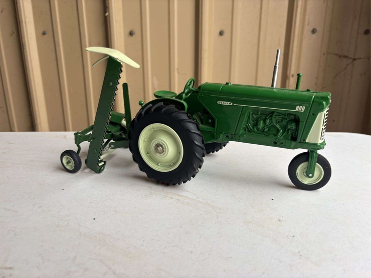 1/16-oliver-880-and-sickle-mower-image-1