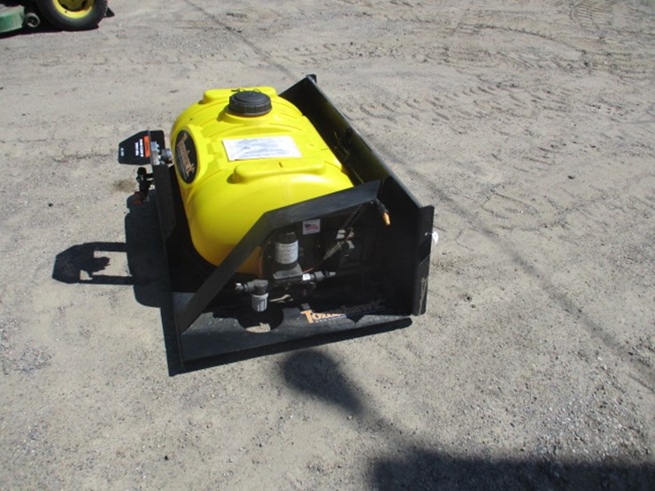 #3005-•-40-gal-tomahawk-sprayer-image-4