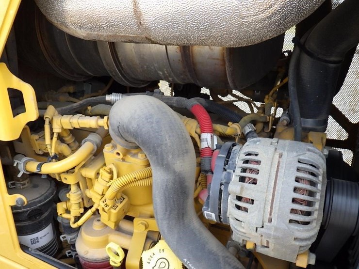 2021-deere-450k-lgp-image-21
