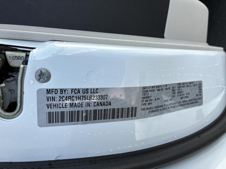 2020-chrysler-pacifica-image-14