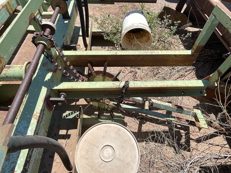 #9044-•-darbyshire-3-pt,-4-unit-bedding-unit-w/8-row-seed-units-image-28