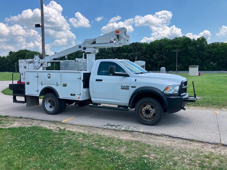 2017-ram-4500-bucket-truck-image-4