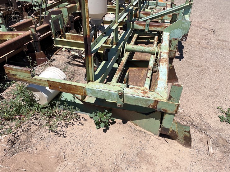 #9044-•-darbyshire-3-pt,-4-unit-bedding-unit-w/8-row-seed-units-image-8