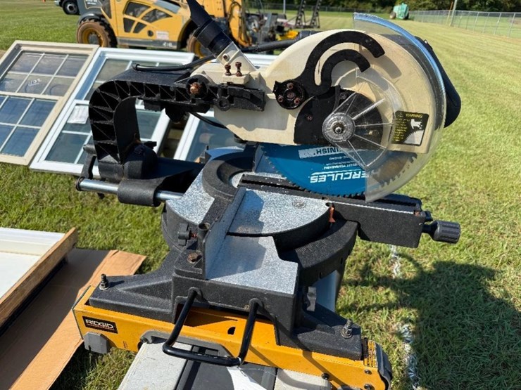 miter-saw-on-ridgid-stand-image-2