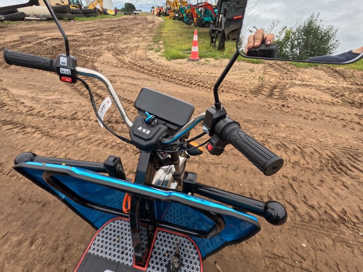 #4627-•-iret13-electric-tricycle-image-4