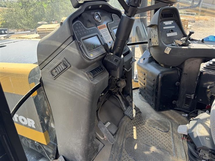 2005-john-deere-70-image-10
