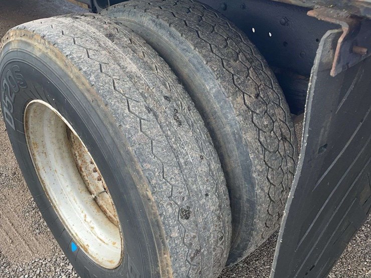 1999-ford-f650-xl-image-16