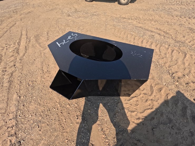 #5274-•-mini-universal-attach-concrete-bucket-image-3