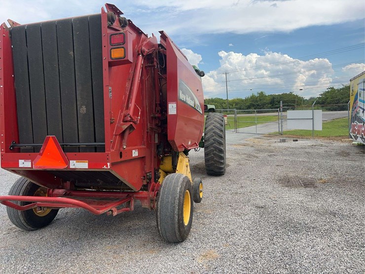 2005-new-holland-br740-image-14