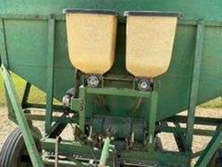 homemade-pull-type-seeder,-hyd.-opening-&-hyd.-fan,-separate-seeding,-big-&-small-image-6